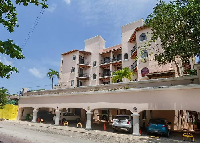 Colonial And 4th Floor Apartment *